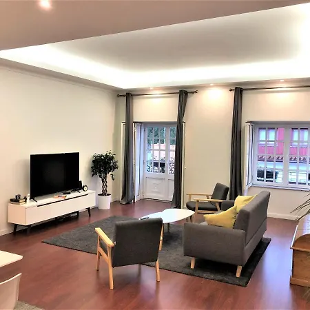 Charm City Center Apt 140m2 & Free Parking Apartment