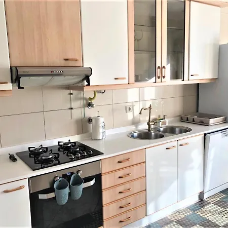 Charm Center 140m2 & Free Parking Apartment